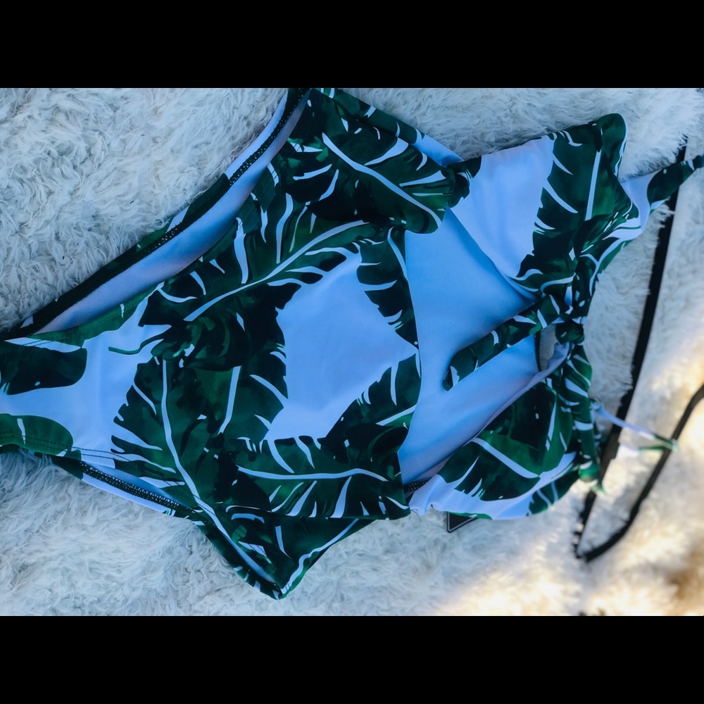 Bathing suits - Picture 3 of 6